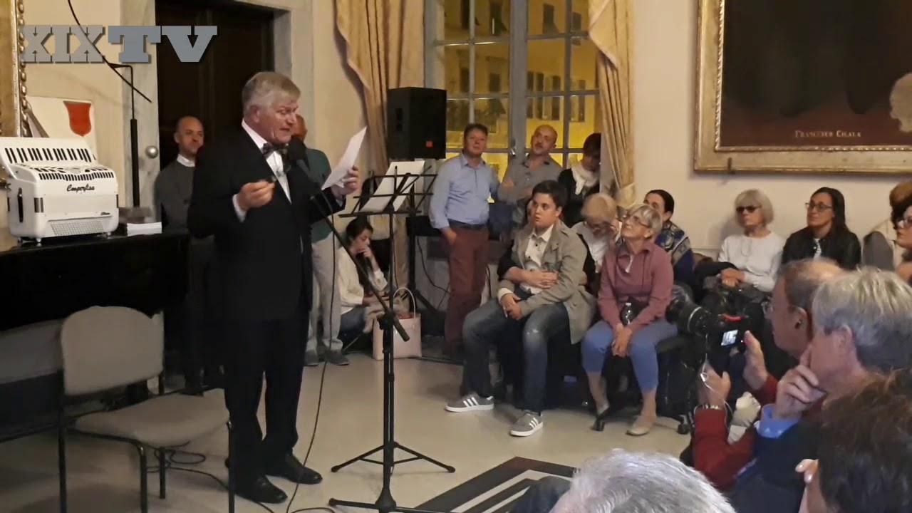 Massimo Pesucci legge in dialetto sarzanese