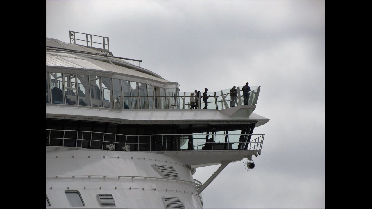 Grootste cruiseschip Harmony of the Seas verlaat Rotterdam