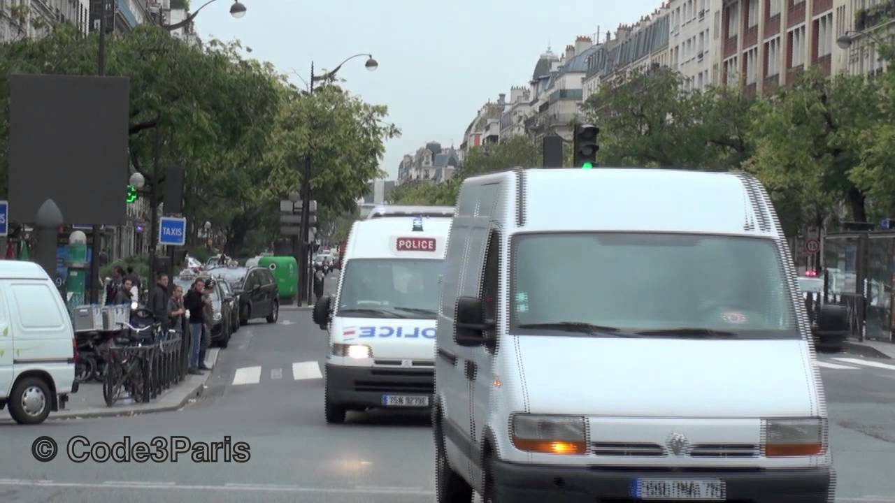 Police Vans Responding X3 // Fourgon de police X3