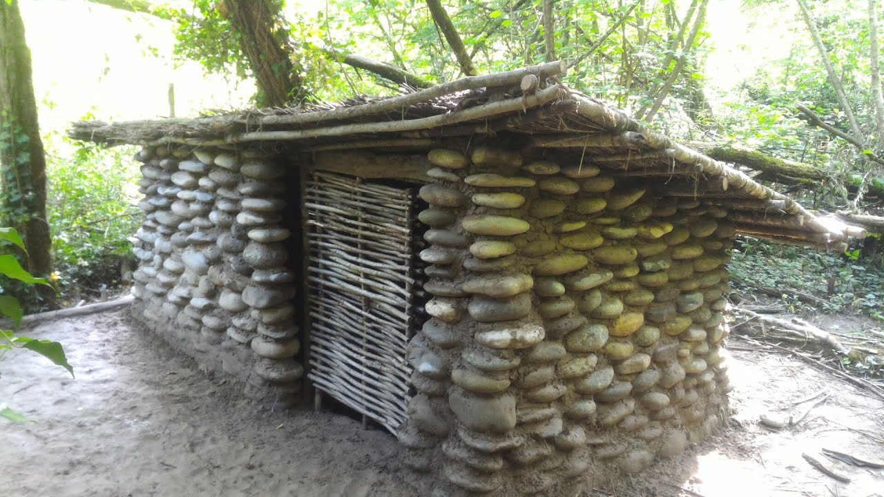 Construction d'une cabane en pierre