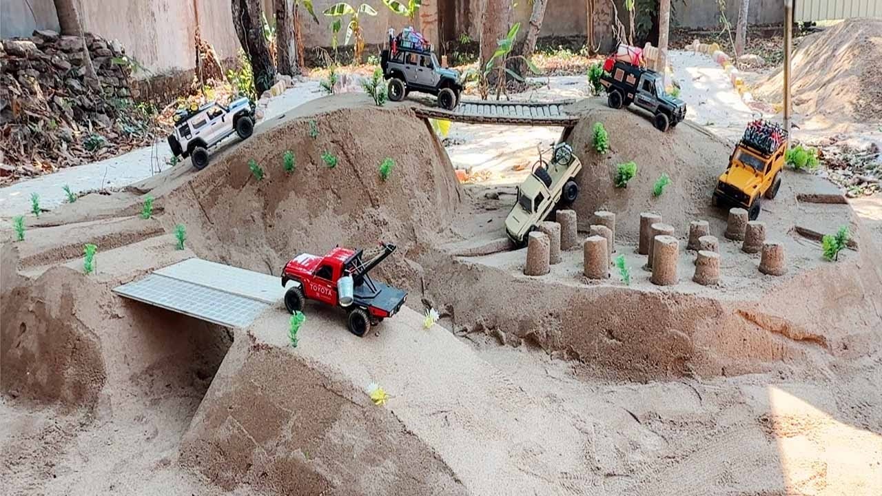 RC Off Road Cars Adventure Through Sand Mountain Obstacles & Crossing Bamboo Bridges ⛰️🚗