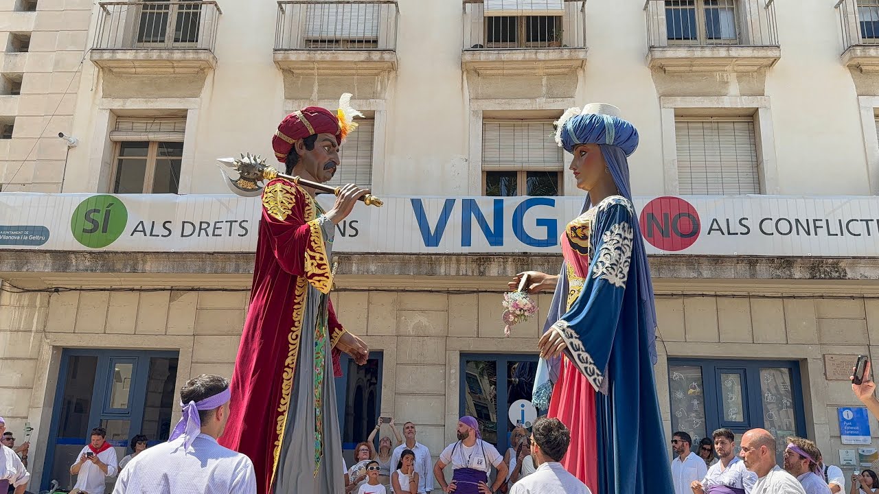 Gegants de Vilanova ballant el Bufi - Sortida d’Ofici, FM Vilanova i la Geltrú 05/08/2025
