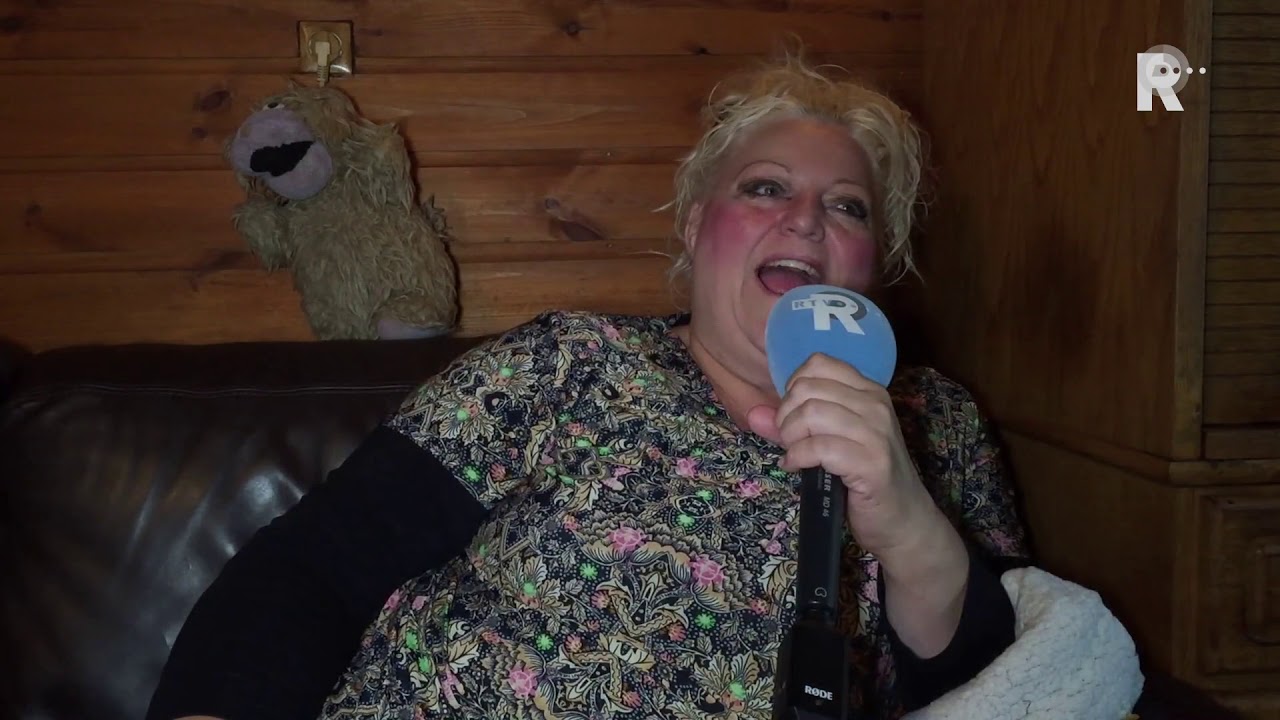 Feyenoordsupporter Gerda heeft een boodschap voor Dennis en Sinclair...
