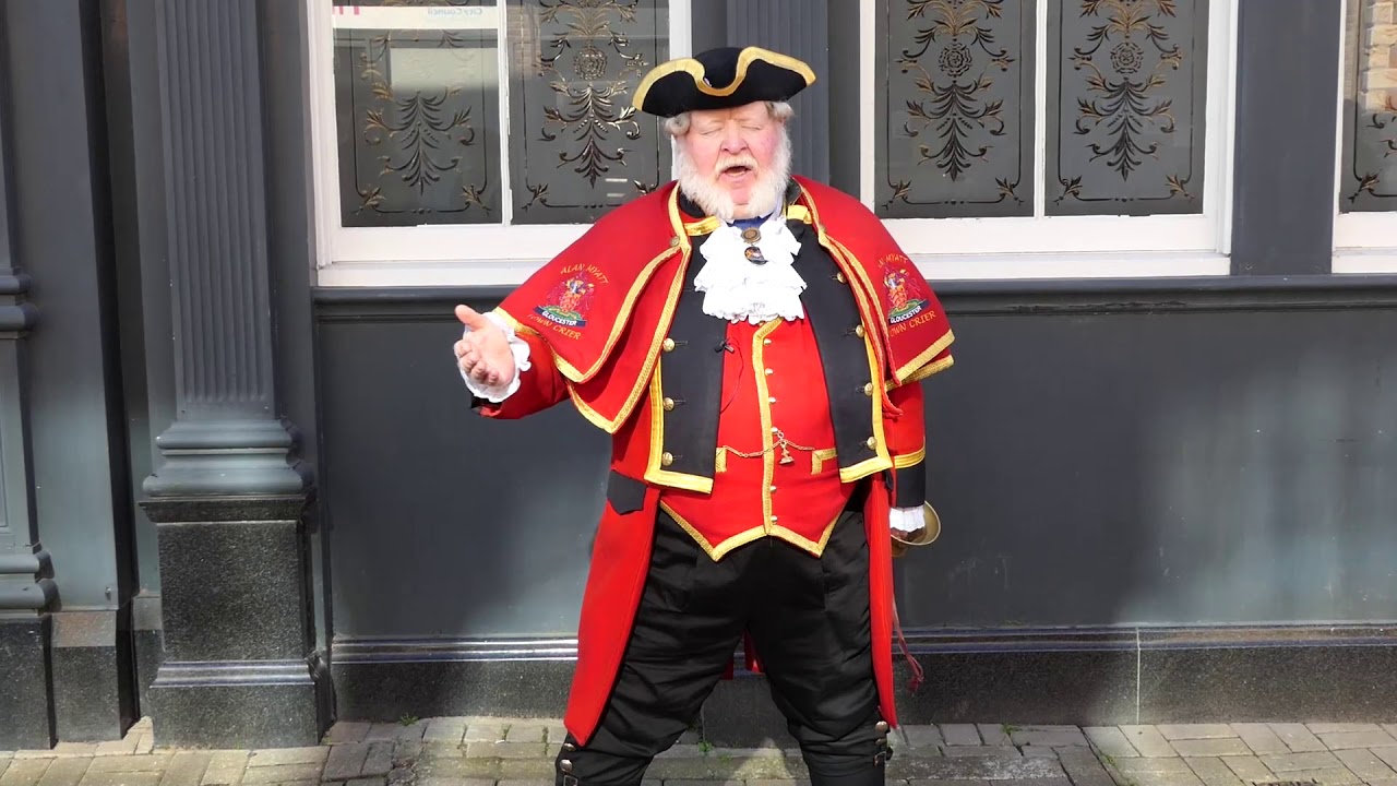 Town Crier, Alan Myatt at the Crown Inn, Gloucester