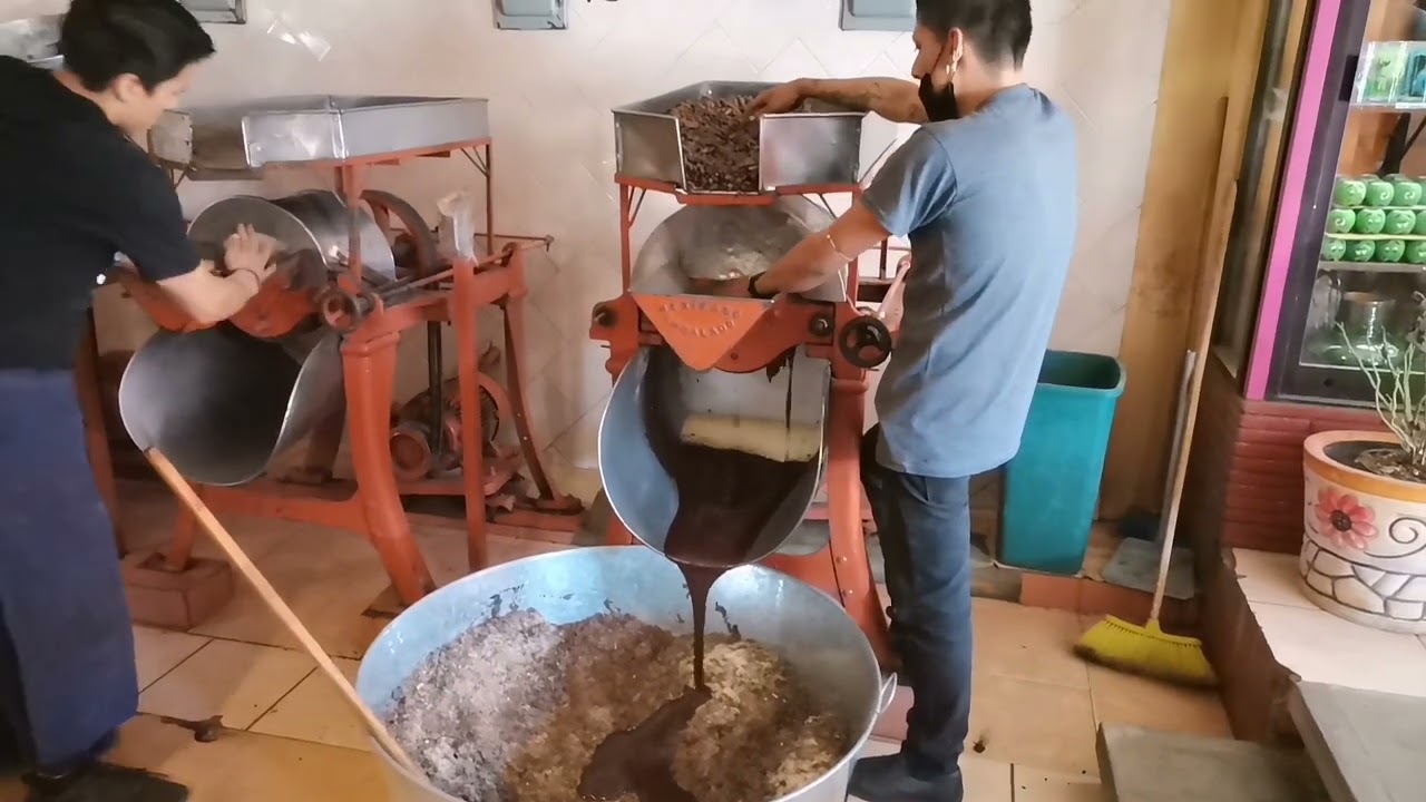 Haciendo chocolate en Tlacolula, Oaxaca y el sufrimiento.