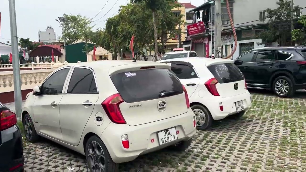 Tuyến đường chính trong khu dân cư (hướng Cao Lỗ vào khu dân cư)