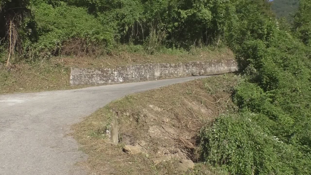 A Mezzanego c'&egrave; la Festa del Fieno, la giornata in cui i cittadini sfalciano le strade comunali