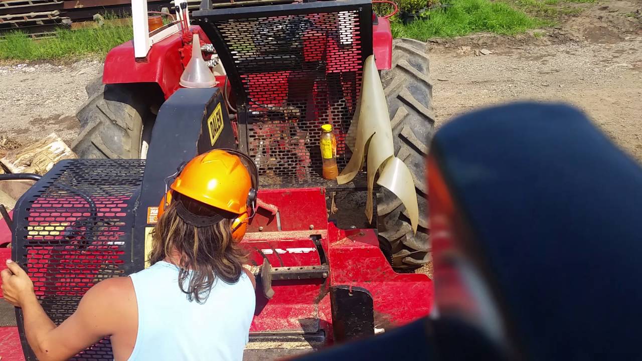 processing  arb waste with dalen 2054 firewood processor. Hertfordshire. ENGLAND.