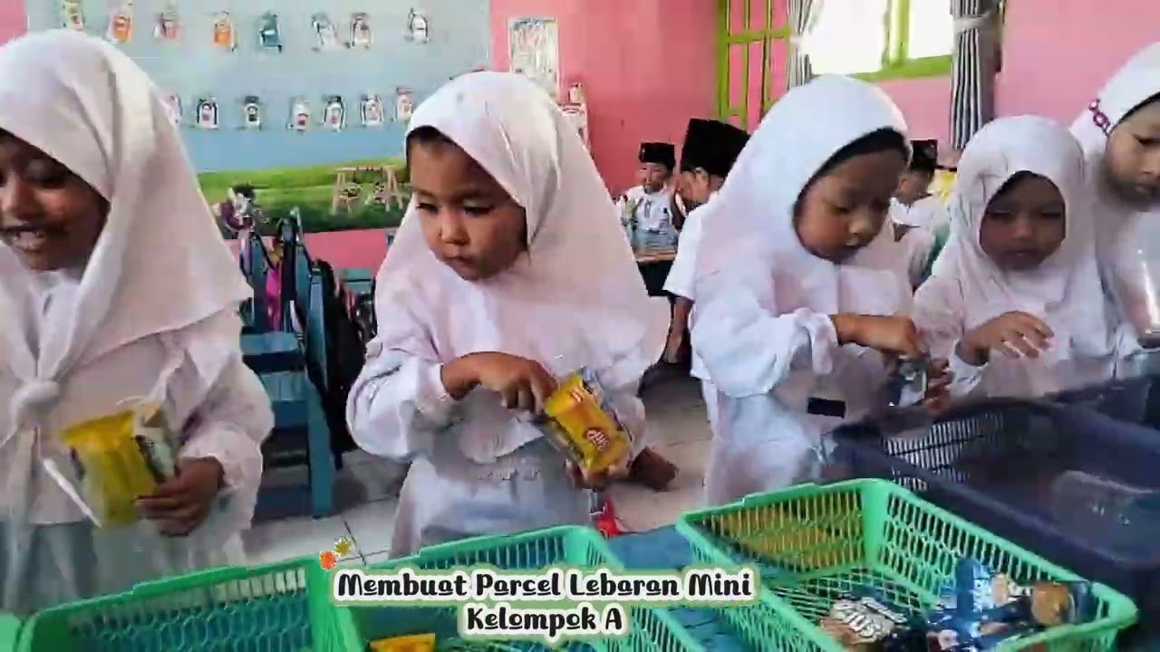 Membuat Parcel Lebaran Mini Kelompok A