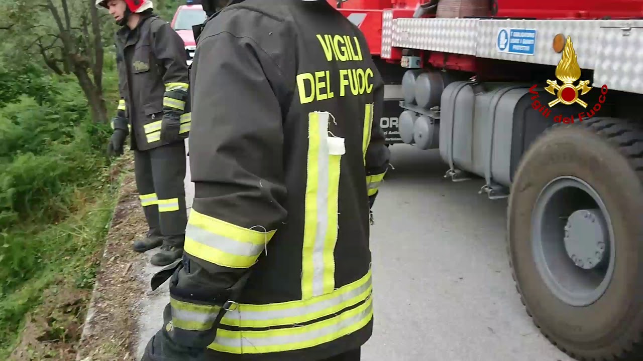 QUILIANO : INCIDENTE STRADALE CON INTERVENTO DEI VIGILI DEL FUOCO