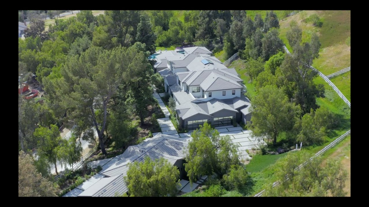 $15,950,000 : Breathtaking Hidden Hills Estate located on Spring Valley Rd.