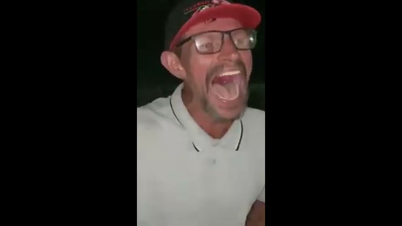 Meme - Risada Engra&ccedil;ada Comendo P&atilde;o