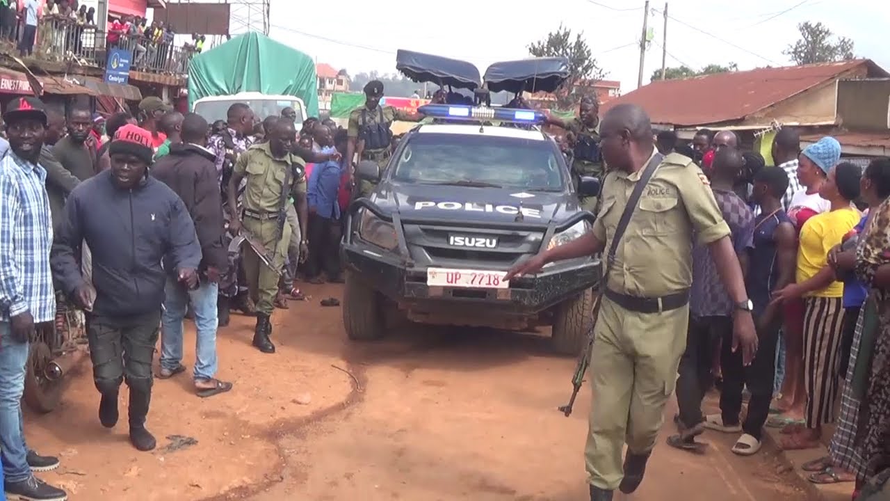 Agabuutikidde  Ebbuba Omusajja alumbye eyali Muganziwe gye yanobera n'amutemako omutwe