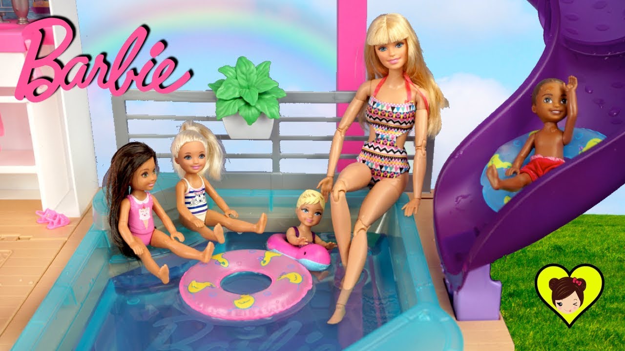 Rutina de Mañana en Nueva Casa de Barbie con Piscina! - Dreamhouse Adventures