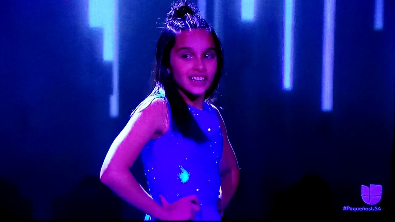 Valeria y Sara bailando Believer & Chandelier en pequeños gigantes USA