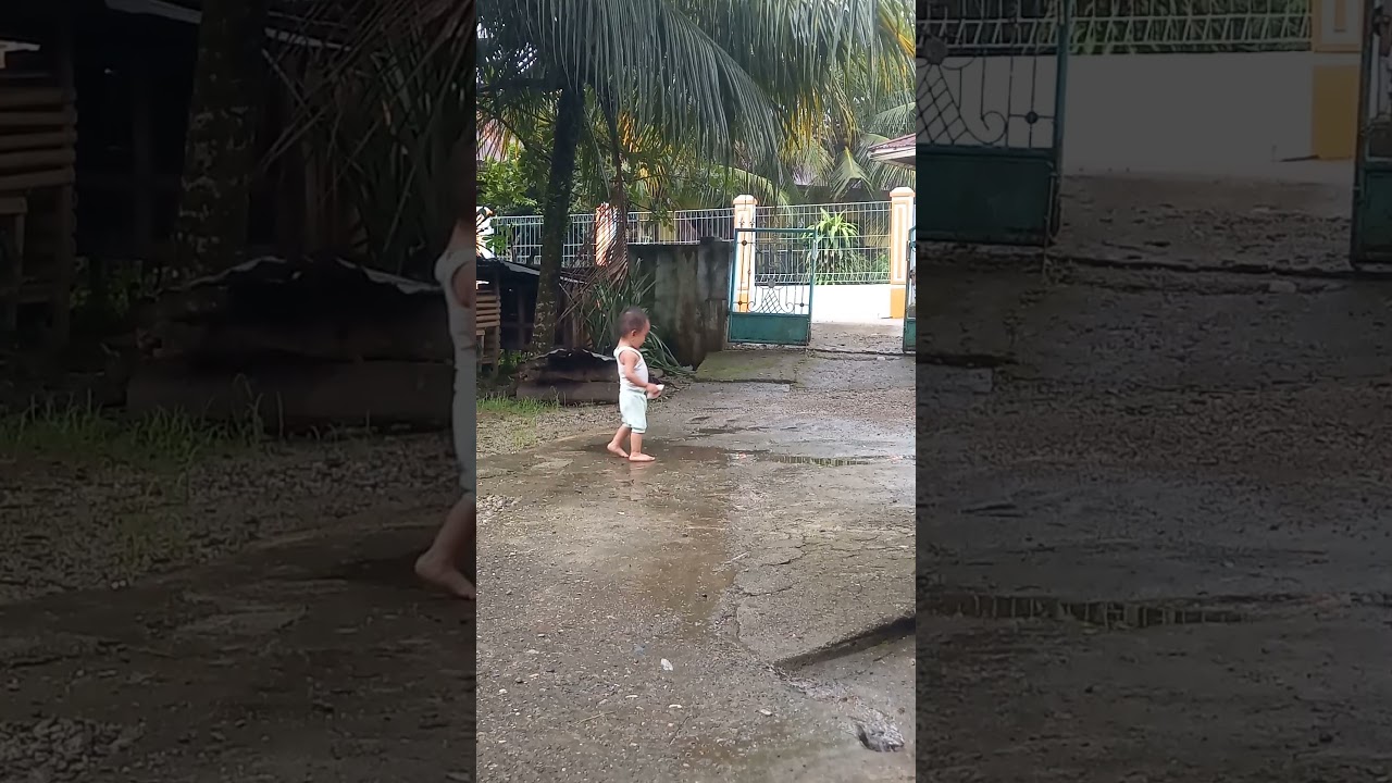 asiiikkkkk main air hujan🌧💧 #share  #baby #bocah #bayilucu #mainananak #mainair #sorotan #pengikut