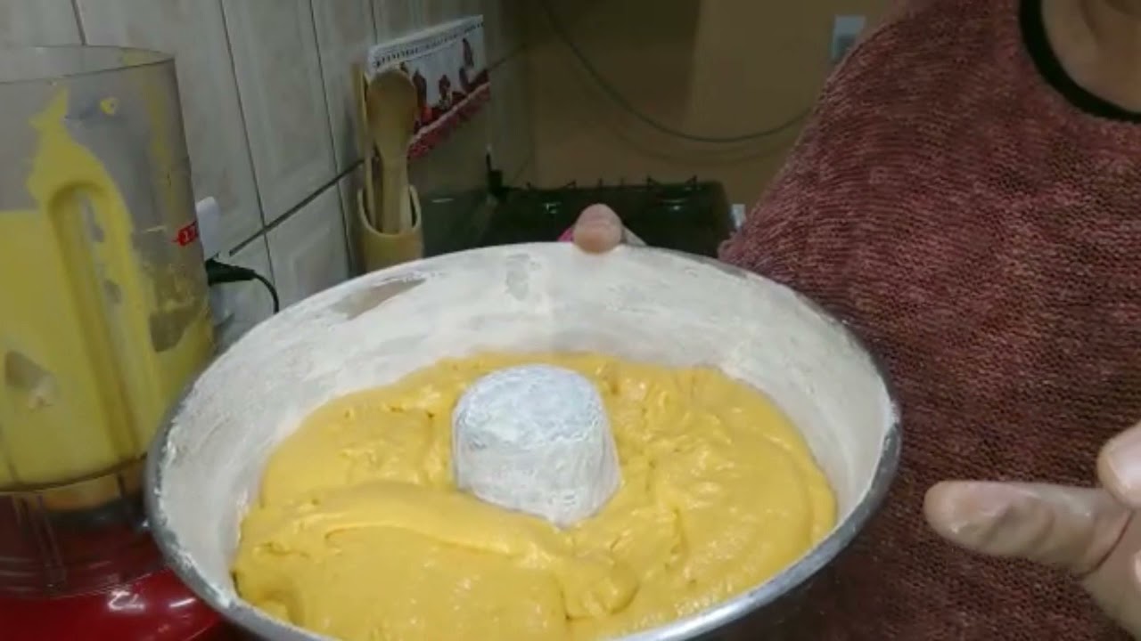 BOLO DE CENOURA COM COBERTURA DE CHOCOLATE