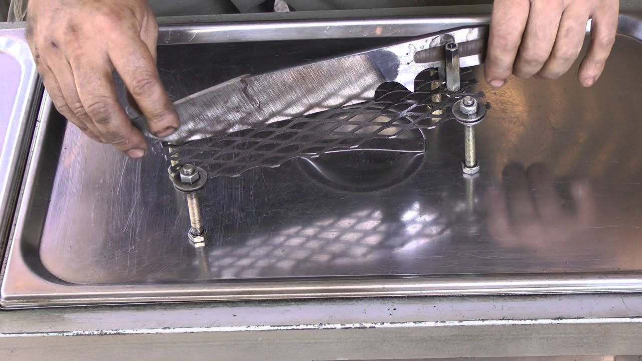 Knifemaker Workshop Tip #25 - Quench Depth Gauge from $50 Knife Shop by Wayne Goddard.