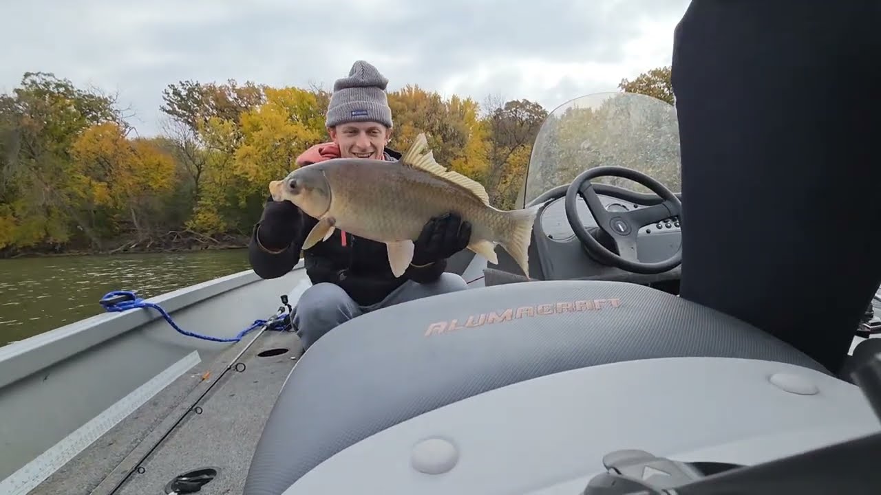 Micro Rod VS. MONSTER! Searching For New Hot Spots On Big Water!