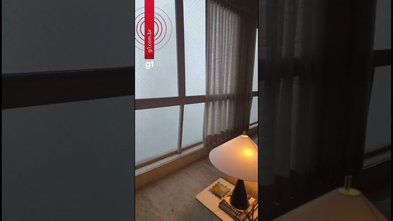 Temporal estoura janelas e chuva invade apartamento de maquiador em SP | 
