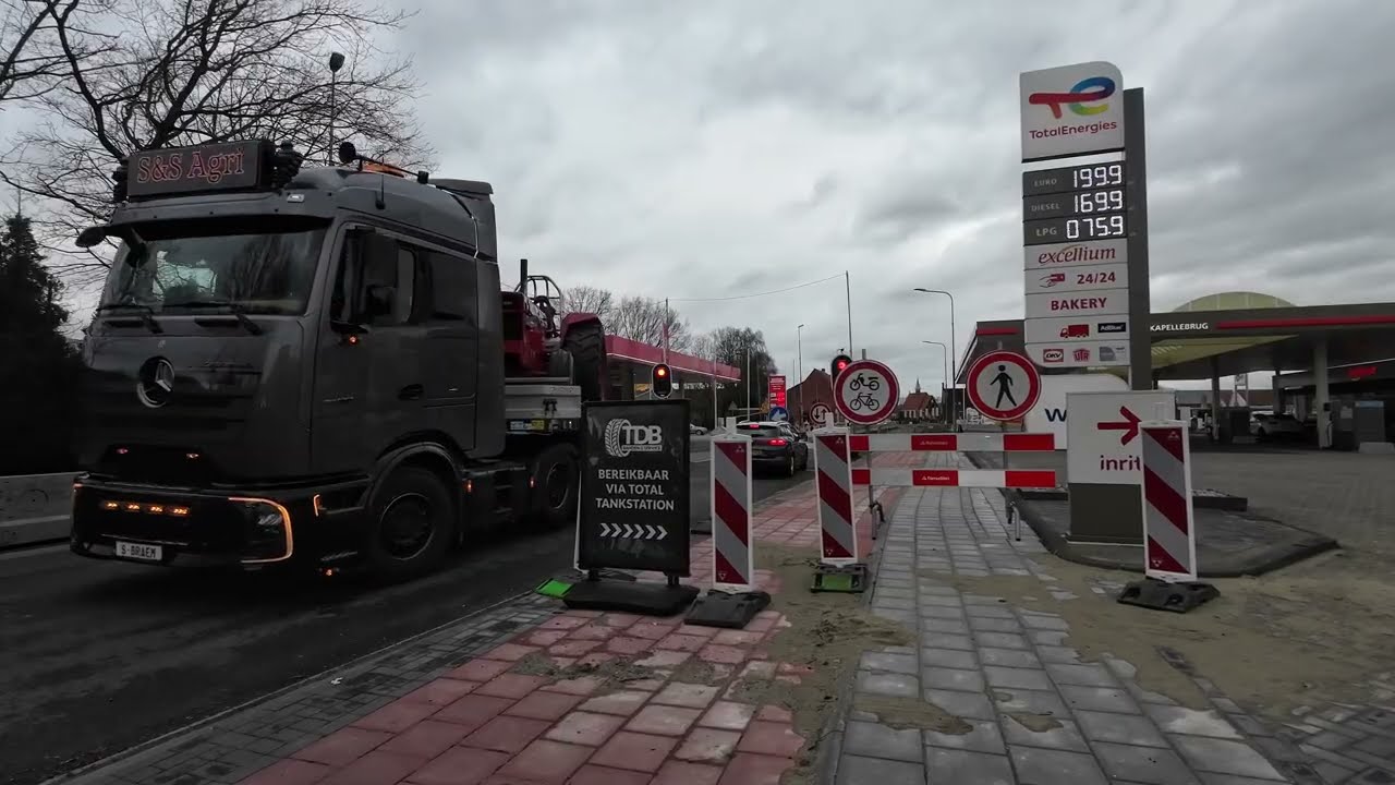Cross-border cycling De Klinge to Hulst Havenfort City Center