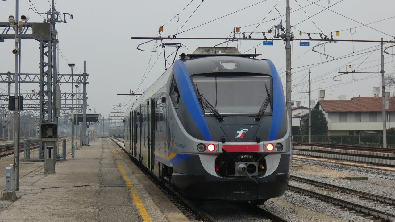Treni passeggeri e nebbia a Portogruaro-Caorle!!