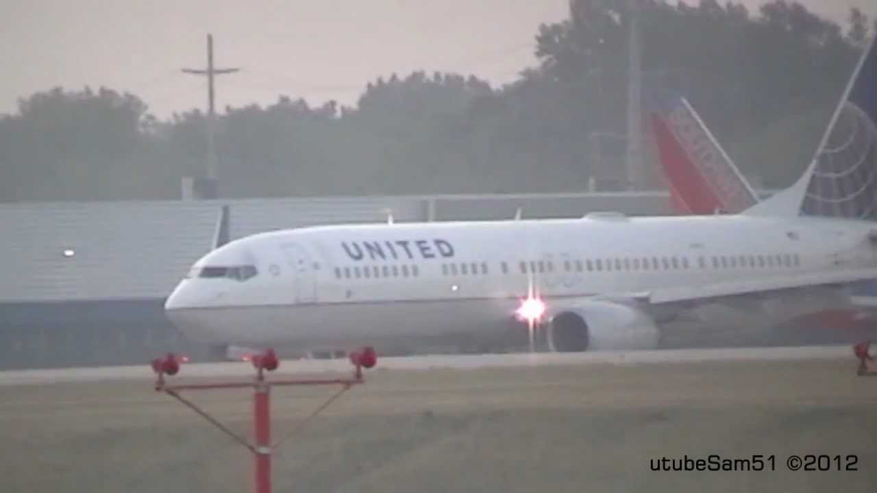 Plane Spotting - Cleveland Hopkins Airport - Early Morning July 6, 2012