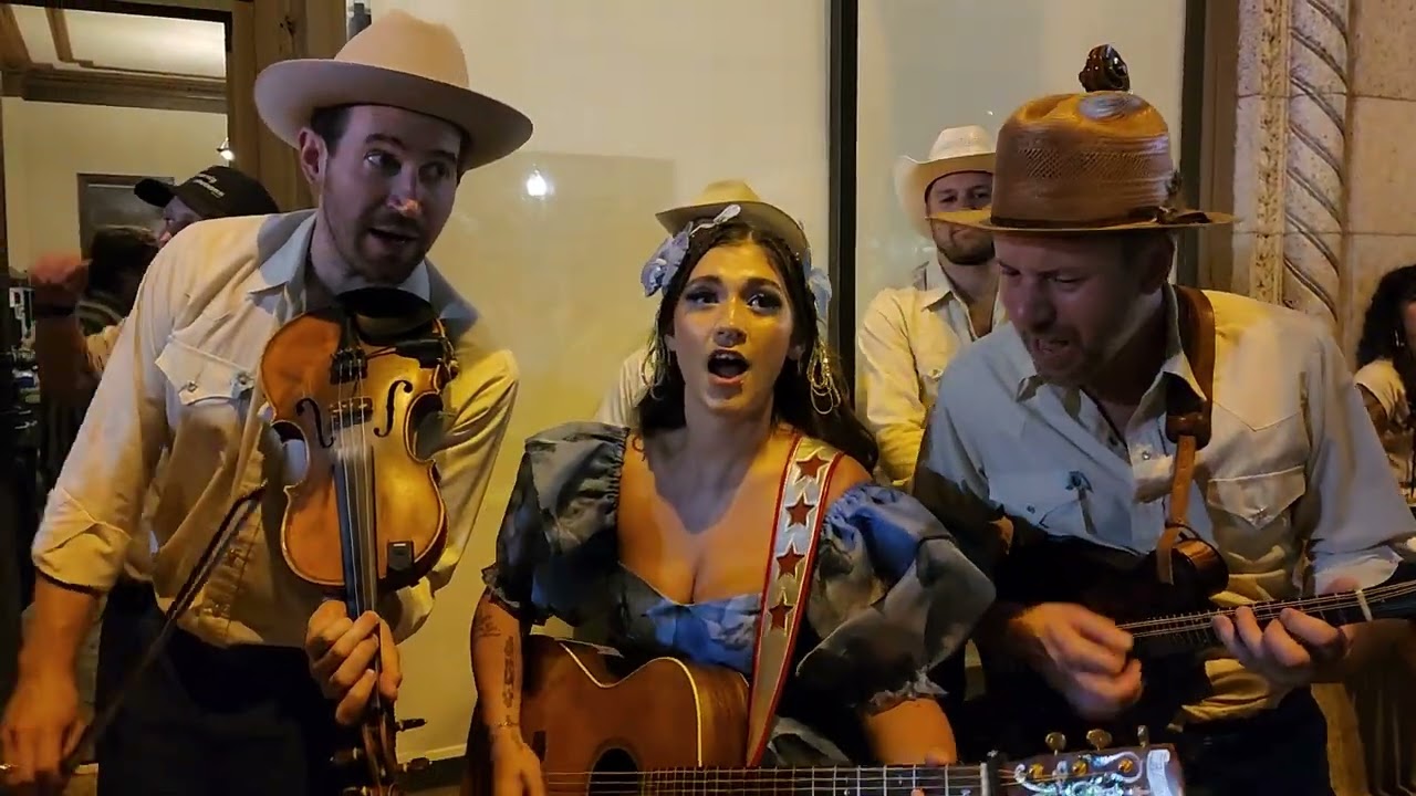 Sierra Ferrell Impromptu Encore in Davenport. 