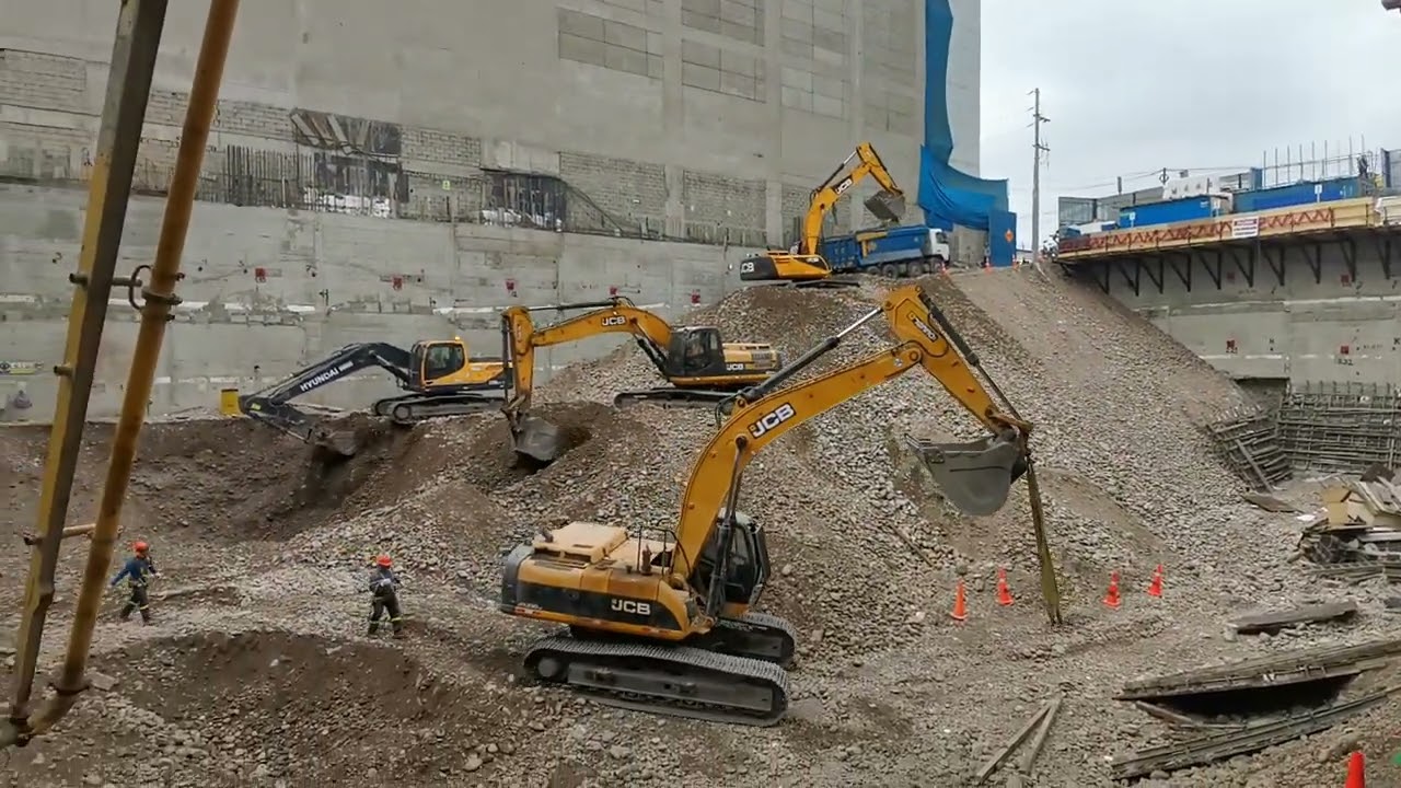 Excavaciones masivas sótano 4 y  muros anclados de sostenimiento