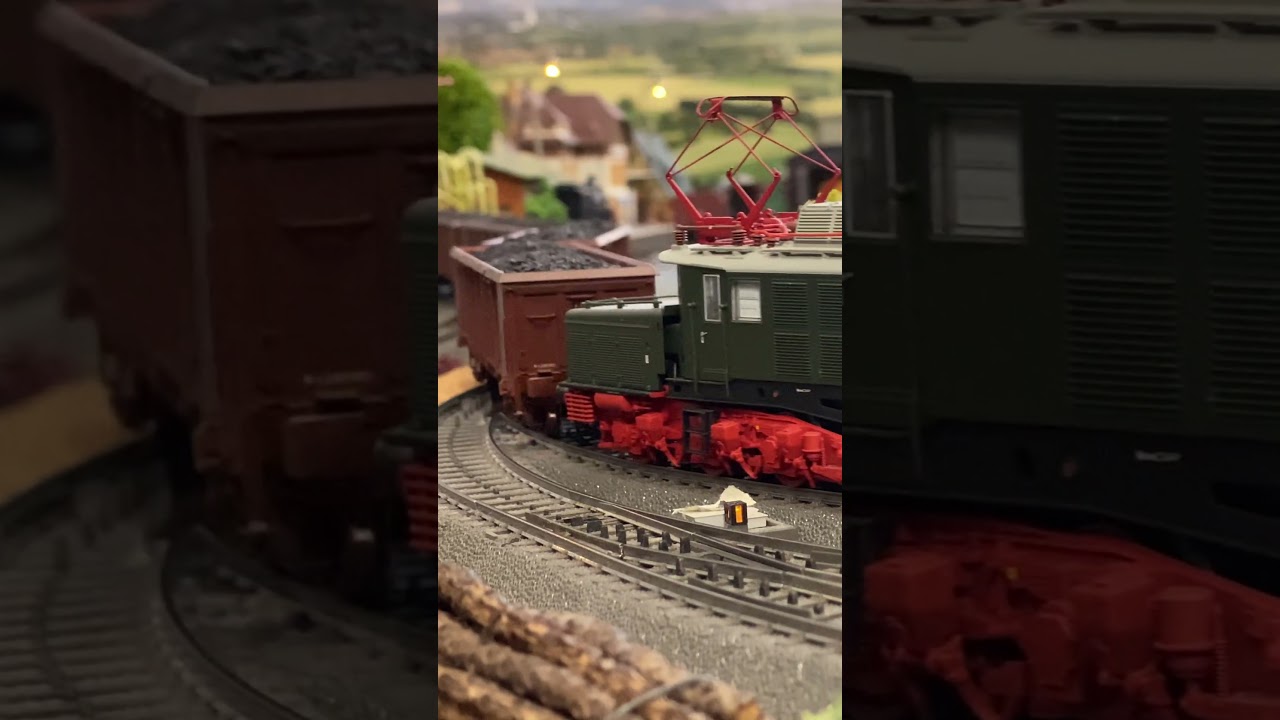 M&auml;rklin H0 39991 - E Lok E94 DR DDR BR 254 ESU LokSound + 46911 G&uuml;terzug