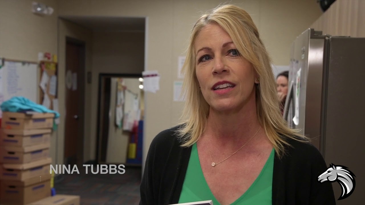 Vista Grande PTA Donates Books to Teachers