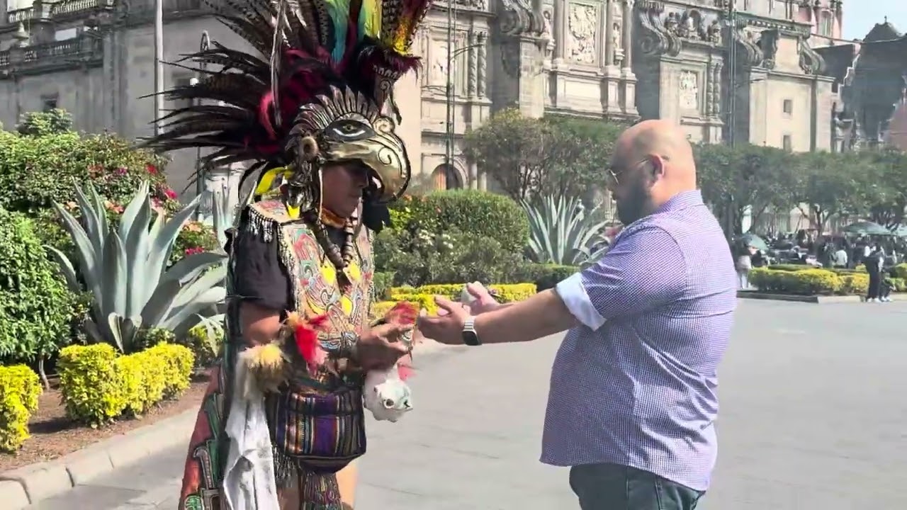Jhonny y el Chamán en el Zócalo 
