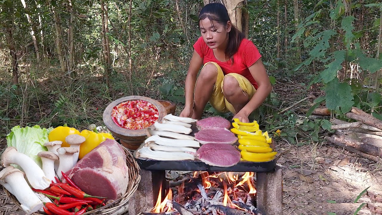 Beef steak on the rock - Beef Mushroom Bell peppers grill with chili sauce - Solo cooking in jungle