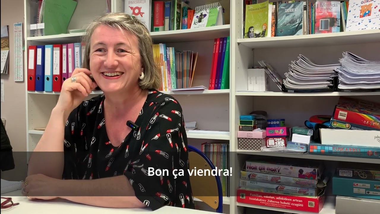 AEK(n) bizi. Uztaritzeko Gau Eskolako Patricia ikaslea