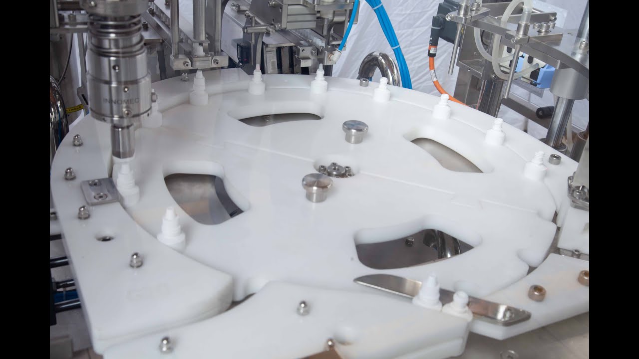 L&iacute;nea de envasado de l&iacute;quidos oft&aacute;lmicos con bomba perist&aacute;ltica para laboratorio farmac&eacute;utico