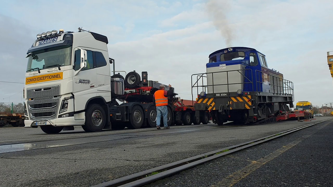 Déchargement d'une loco BB 63000