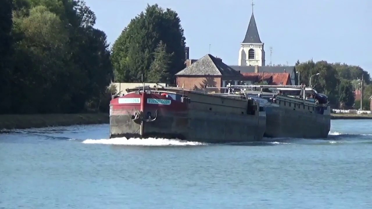 Une péniche  troubadour au canal