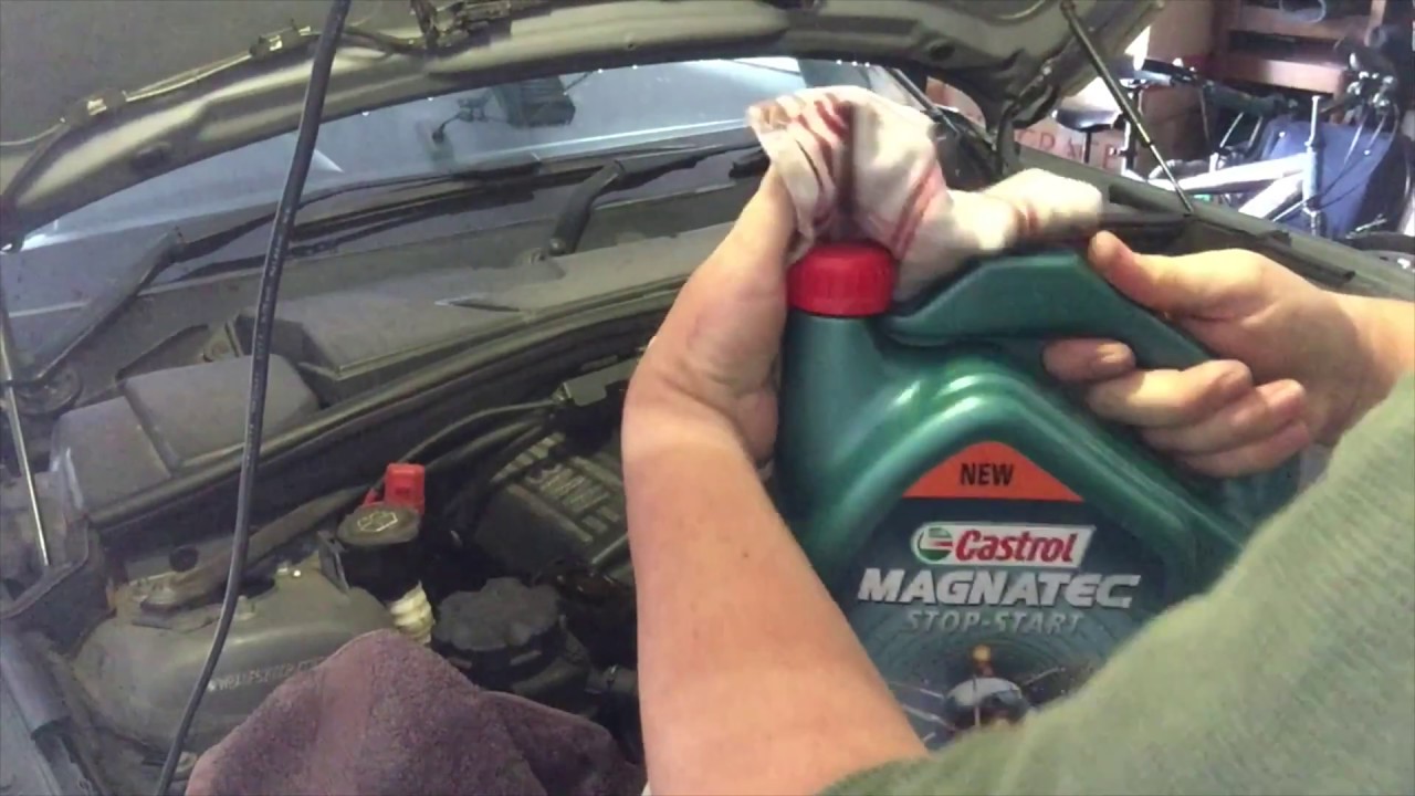 Oil change on 1 series BMW. Great How to guide for changing your own oil. E87 E81 F20 120i 118i