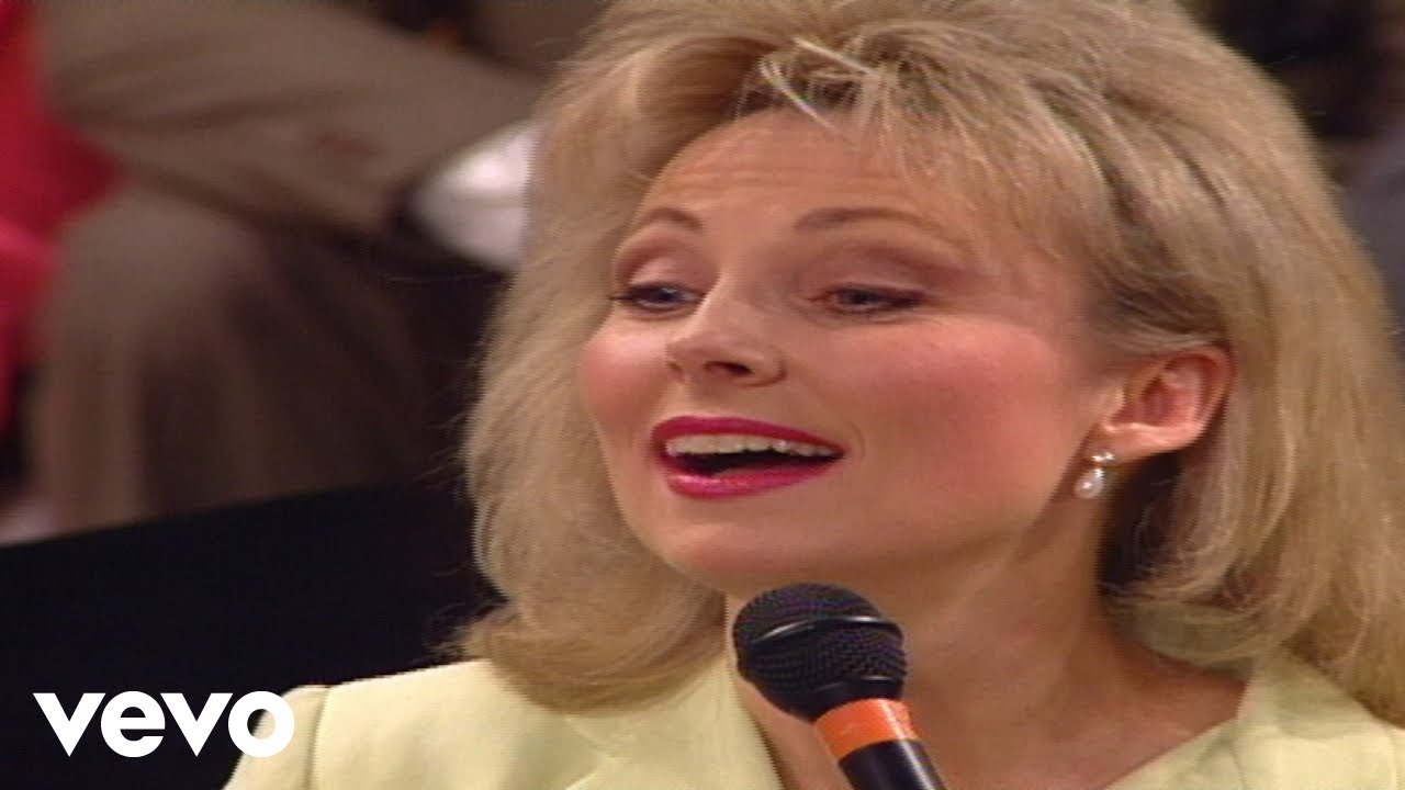 Bill & Gloria Gaither - Another Soldier's Coming Home [Live] ft. Janet Paschal