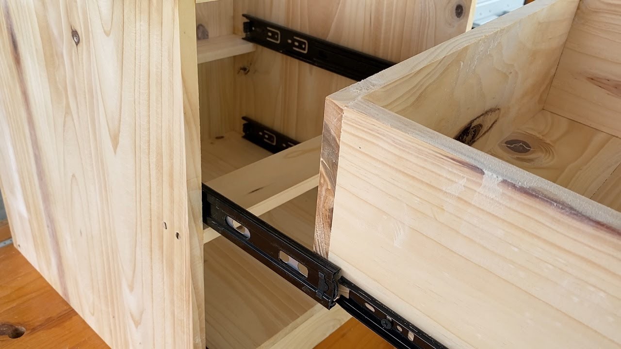 Surprisingly Simple Woodworking Projects // DIY Nightstand Ideas For Creative And Inspired Beginners