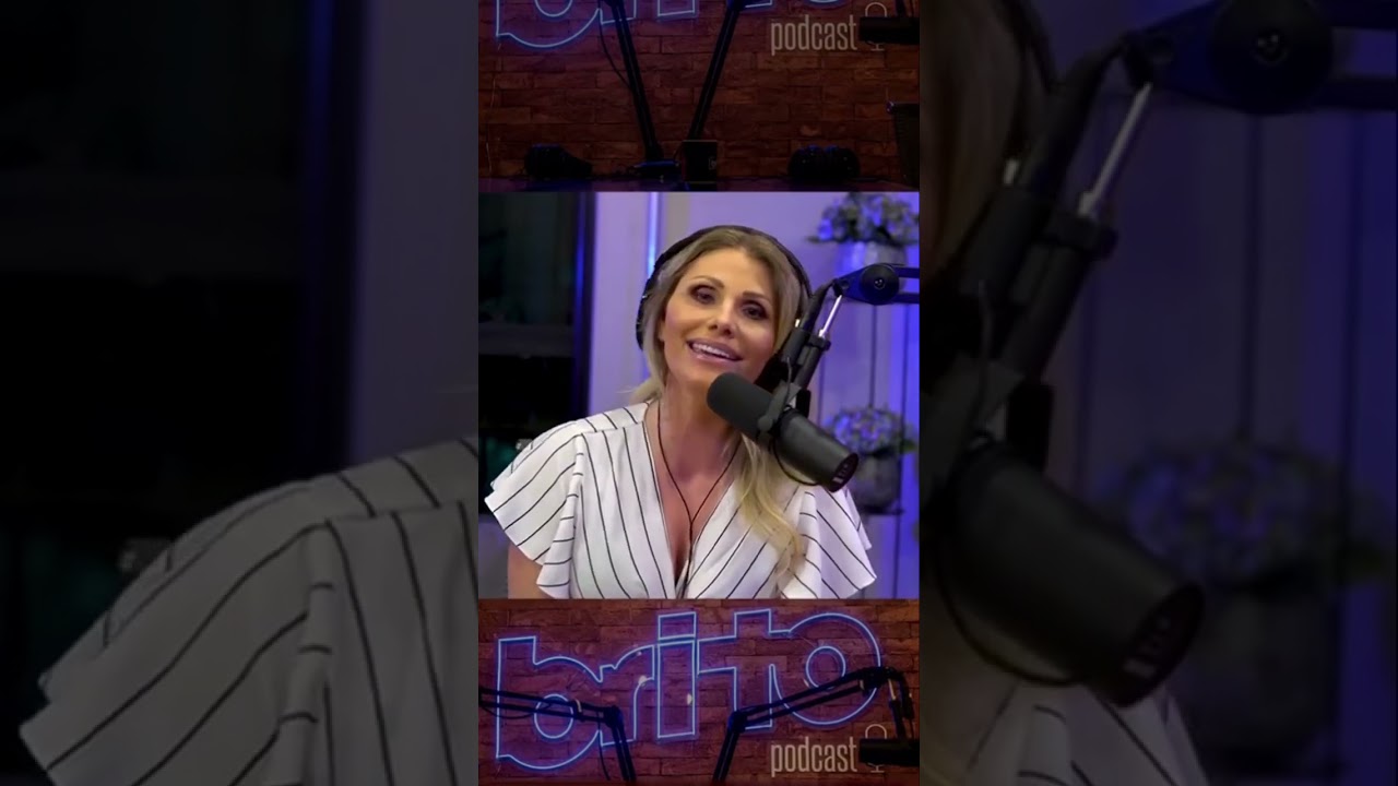 Ela fez esse grande sucesso com apenas 15 anos!!! Tha&iacute;s Saccomani ✍🏽