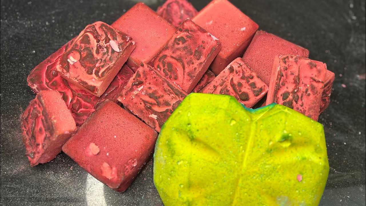 Red Velvet with leafy green 🍀#asmr #satisfying #gymchalk #odlysatisfying 