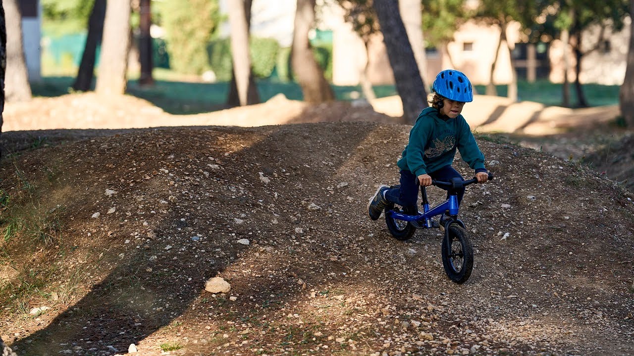 Apprendre &agrave; faire du v&eacute;lo avec une draisienne !