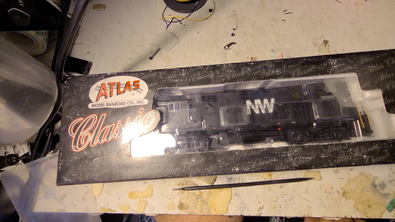 Cheep HO Atlas  Alco c425 gets dcc and sound part 1.