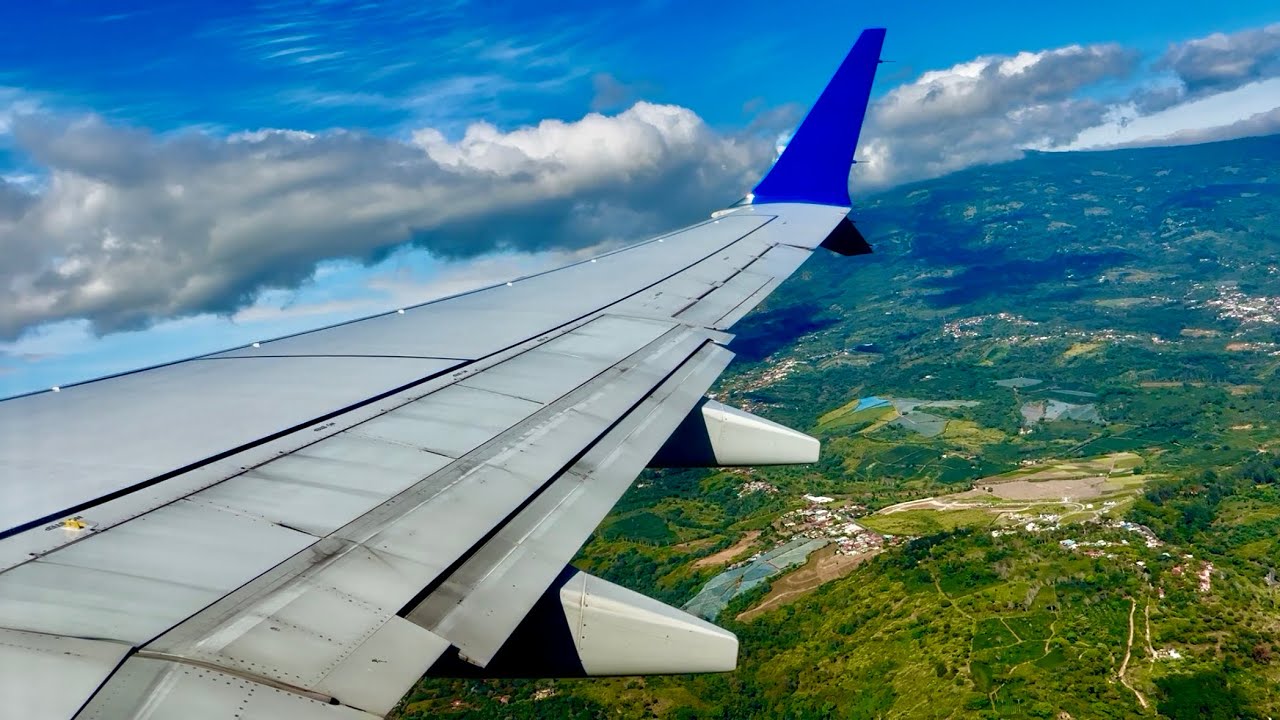 Beautiful takeoff out of San José, Costa Rica - United Airlines - Boeing 737 MAX 8