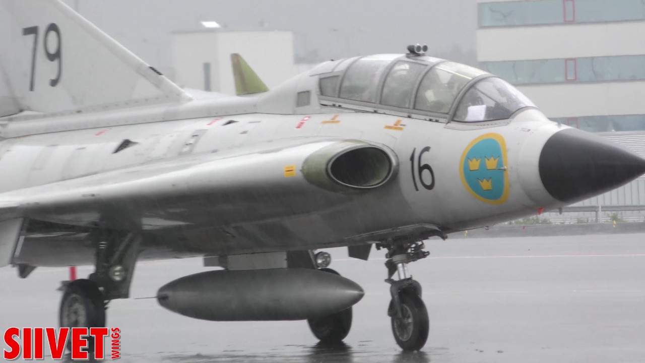 Saab Draken arrival in heavy rain - Kaivari Airshow 2017