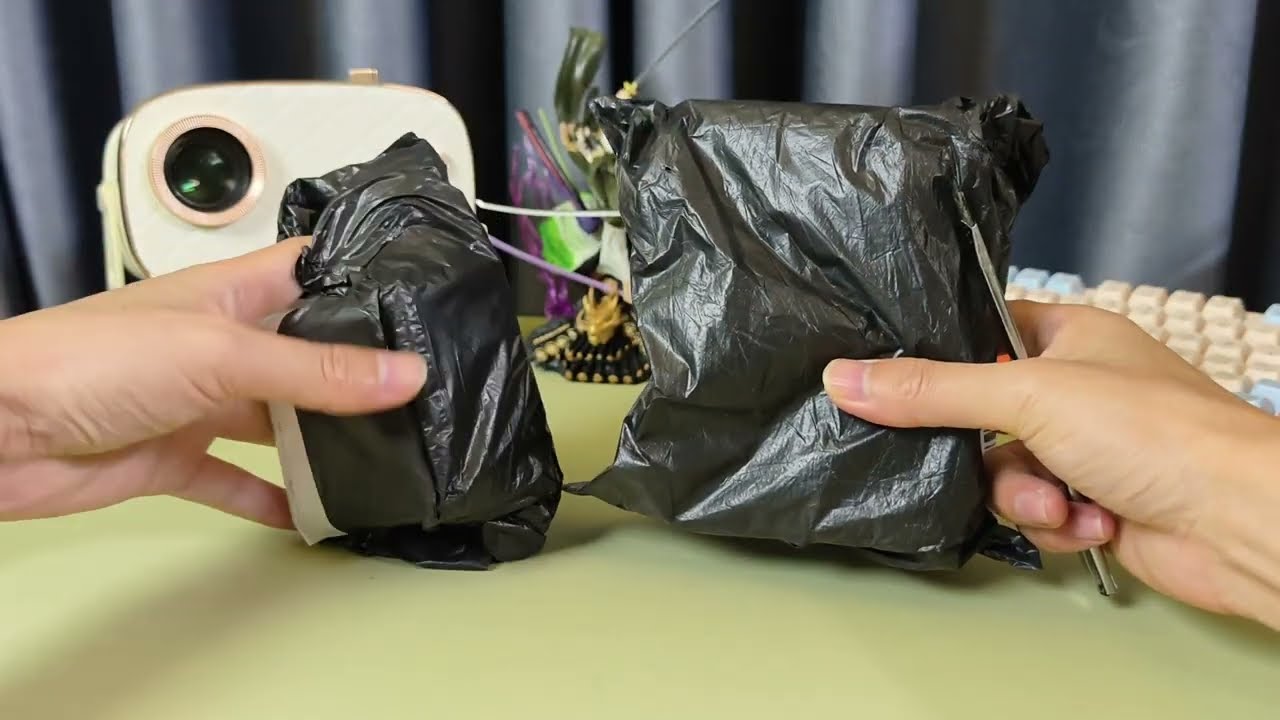 Mở Hộp 2 Giá Đỡ Kiêm Loa, Kiêm Sạc Dự Phòng - Giá 59k và 79k Như Nào?