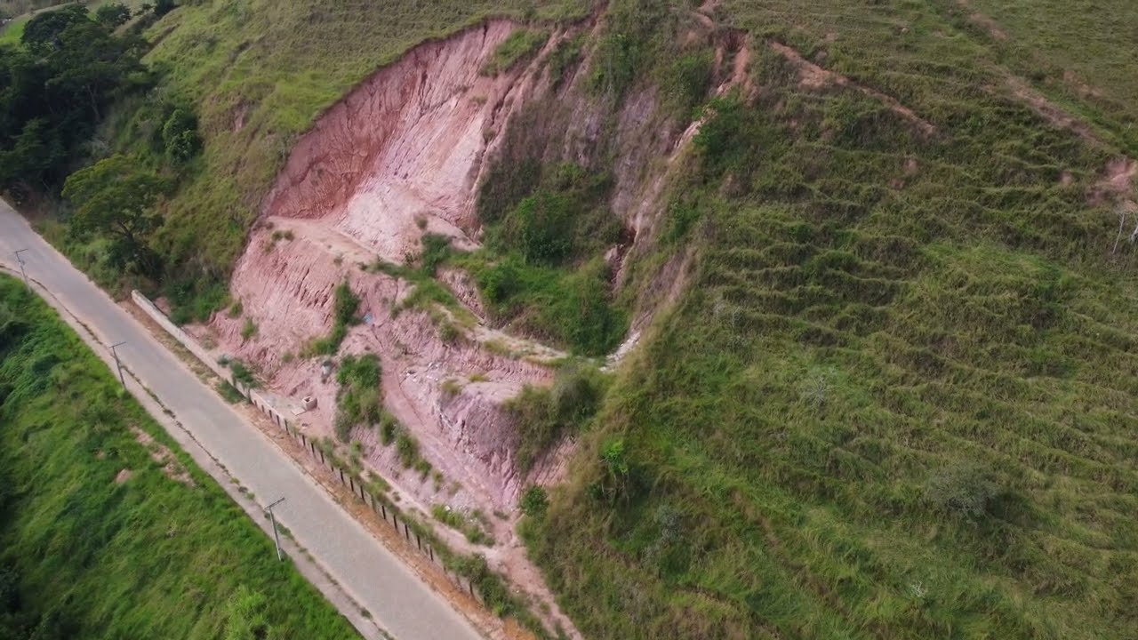 Tomada A&eacute;rea, Nova Era - MG, Drone sobre bairro Santana at&eacute; Vila Santa Rosa - Parte 01/02