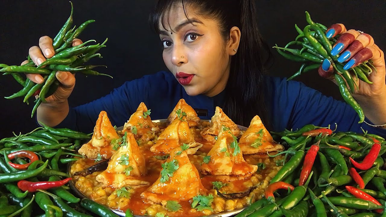 EATING MATAR MASALA GUGHNI ALOO SAMOSA WITH CHILLI | EATING ASMR | MESSY EATS | BIG BITES MUKBANG