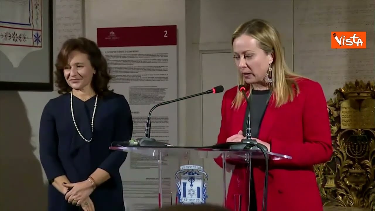Le lacrime di Giorgia Meloni, commossa alla cerimonia al museo ebraico